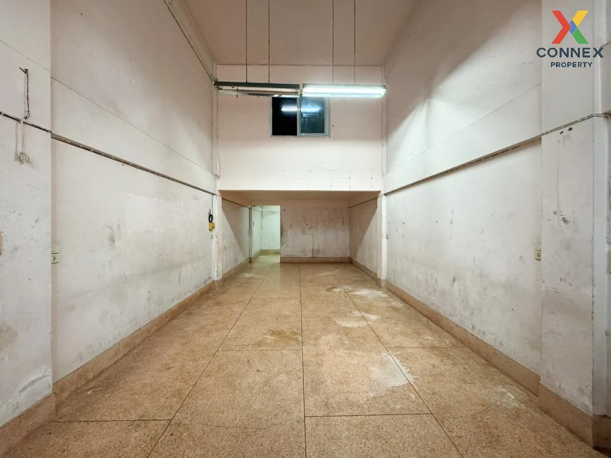 For Sale Shophouse, Soi Petchkasem 42, Intersection 1, Bang Chak 