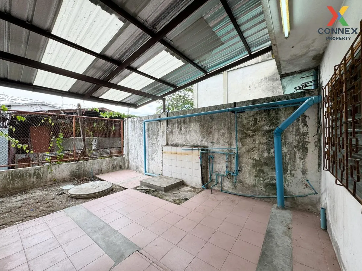 For Sale Shophouse, Soi Petchkasem 42, Intersection 1, Bang Chak 