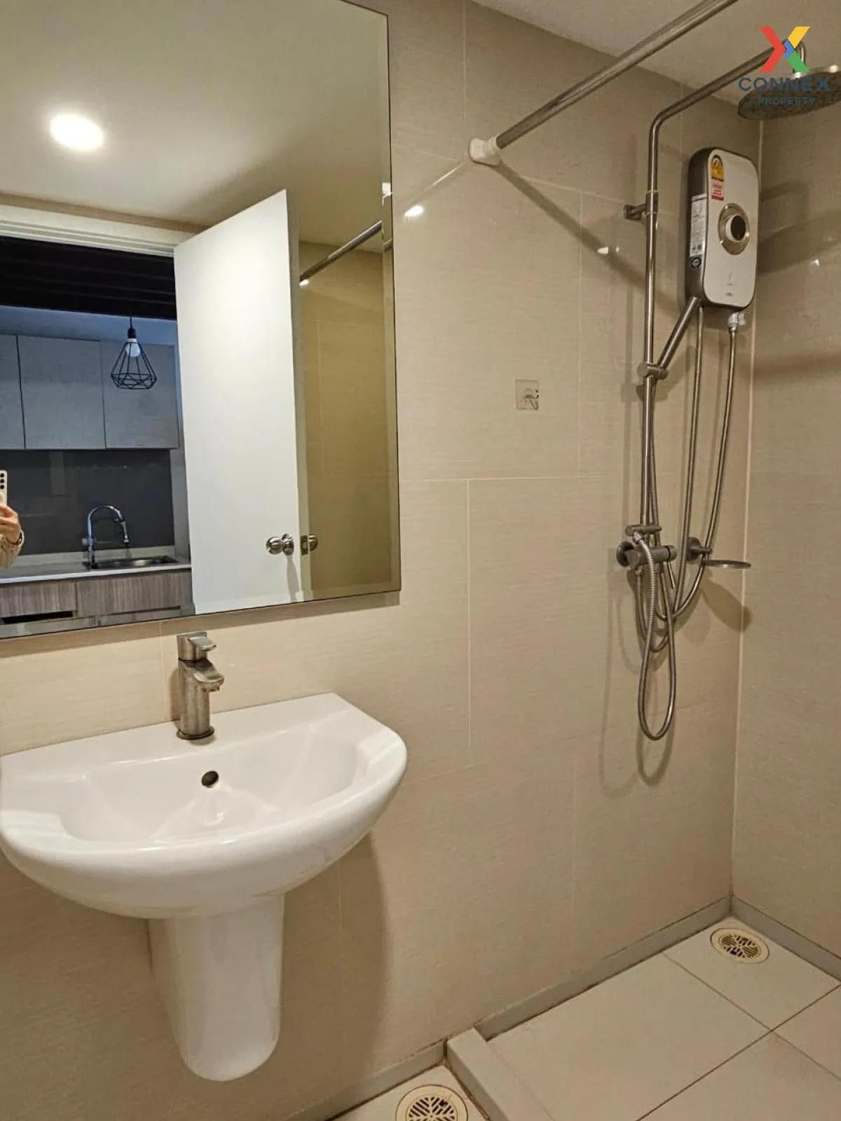 เช่าคอนโด  บลอสซั่ม คอนโด แอท แฟชั่น บียอนด์ ดูเพล็กซ์ คันนายาว เ