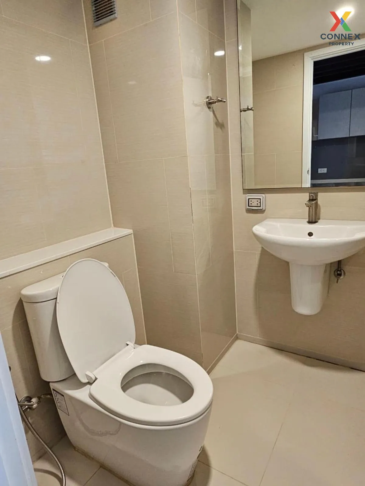 เช่าคอนโด  บลอสซั่ม คอนโด แอท แฟชั่น บียอนด์ ดูเพล็กซ์ คันนายาว เ