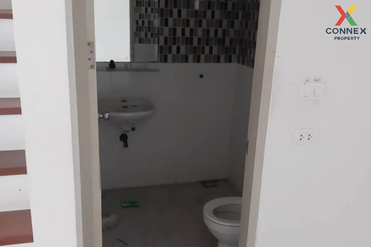 For Sale Townhouse/Townhome  , Novo Ville Wongwaen-Lumlukka-Klong 4