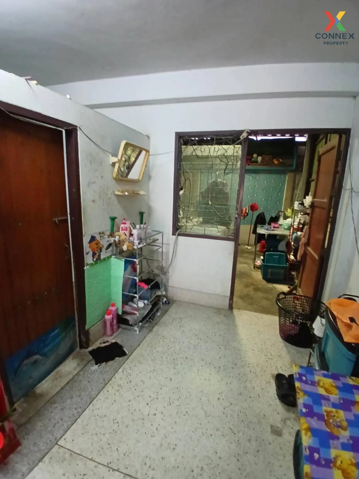 For Sale Building with 3 floors of land near Phetchaburi Market.  4