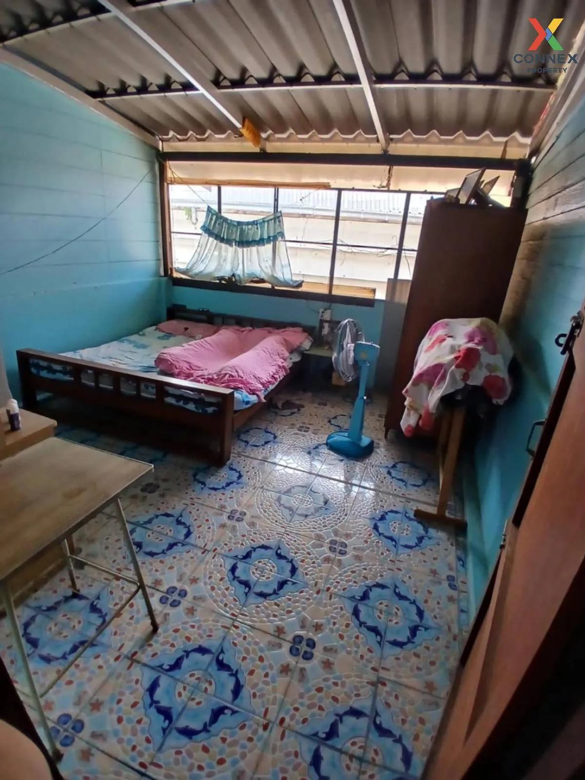 For Sale Building with 3 floors of land near Phetchaburi Market. 