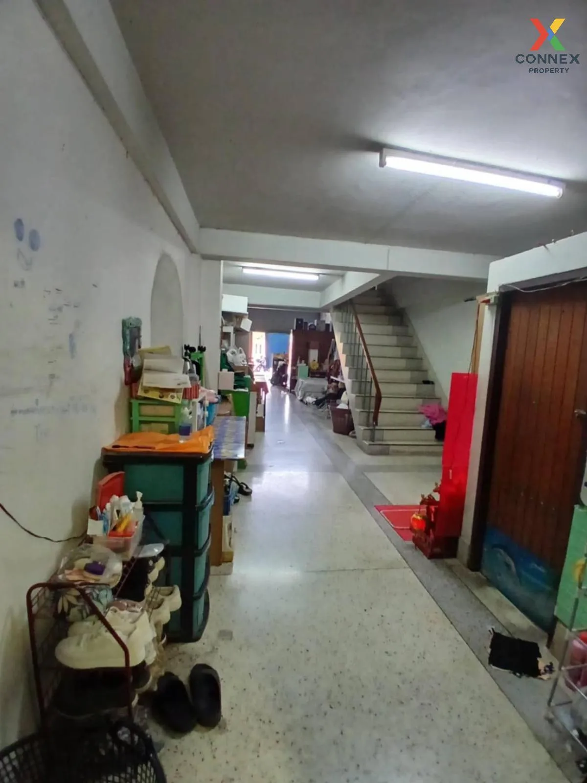 For Sale Building with 3 floors of land near Phetchaburi Market. 