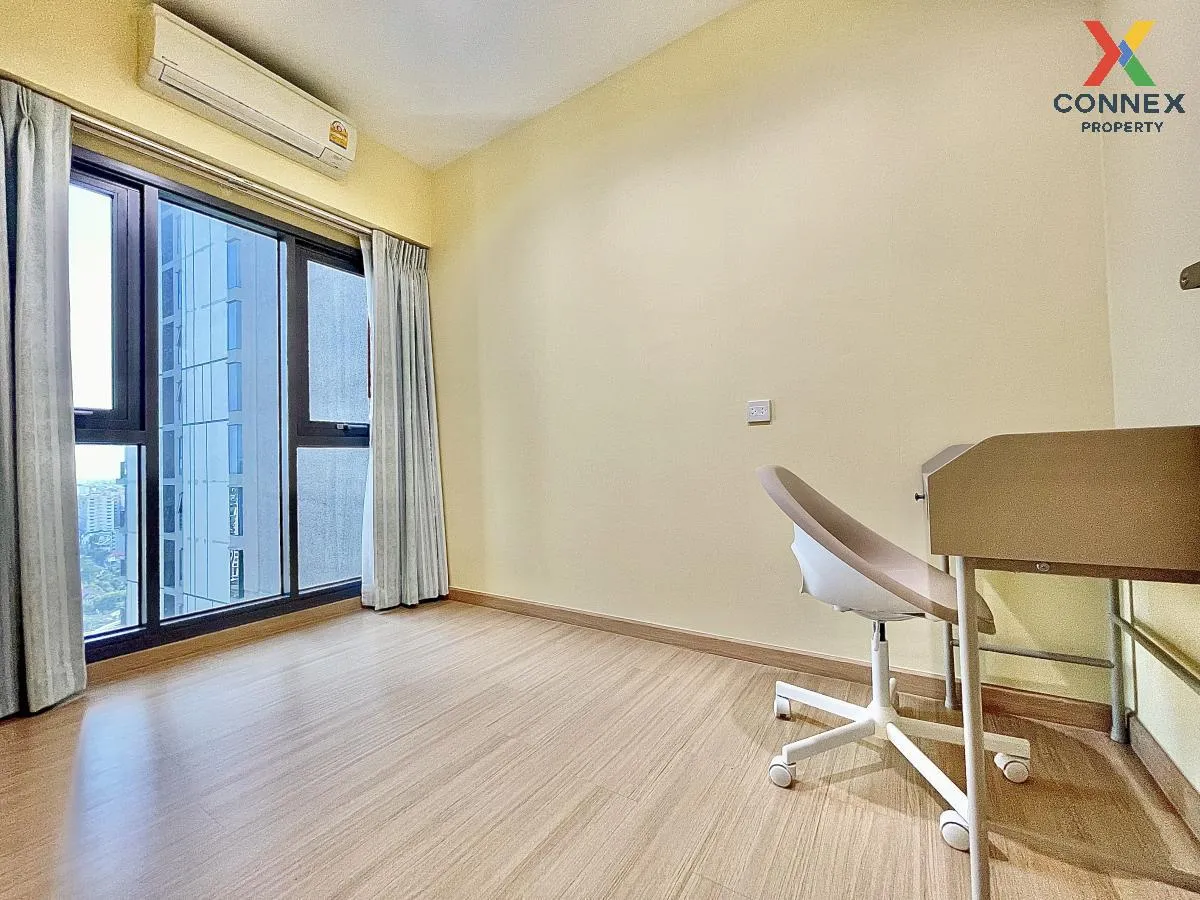 For Rent Condo , Whizdom Connect Sukhumvit , high floor , newly r