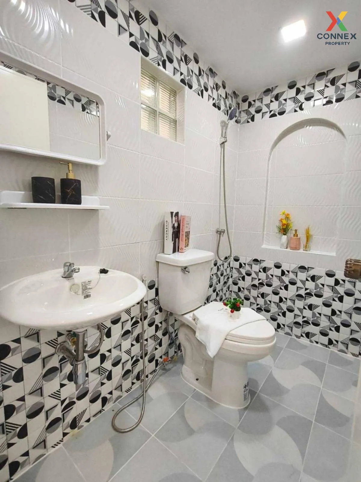 For Sale Townhouse/Townhome  , K.C. Ramindra 1 , newly renovated  For Sale Townhouse/Townhome  , K.C. Ramindra 1 , newly renovated
