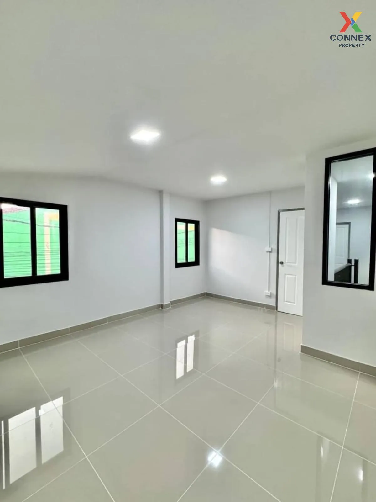 ขายทาวน์เฮ้าส์/ทาวน์โฮม  บ้านปิยวรารมย์ 3 ห้องมุม รีโนเวทใหม่ ไทร
