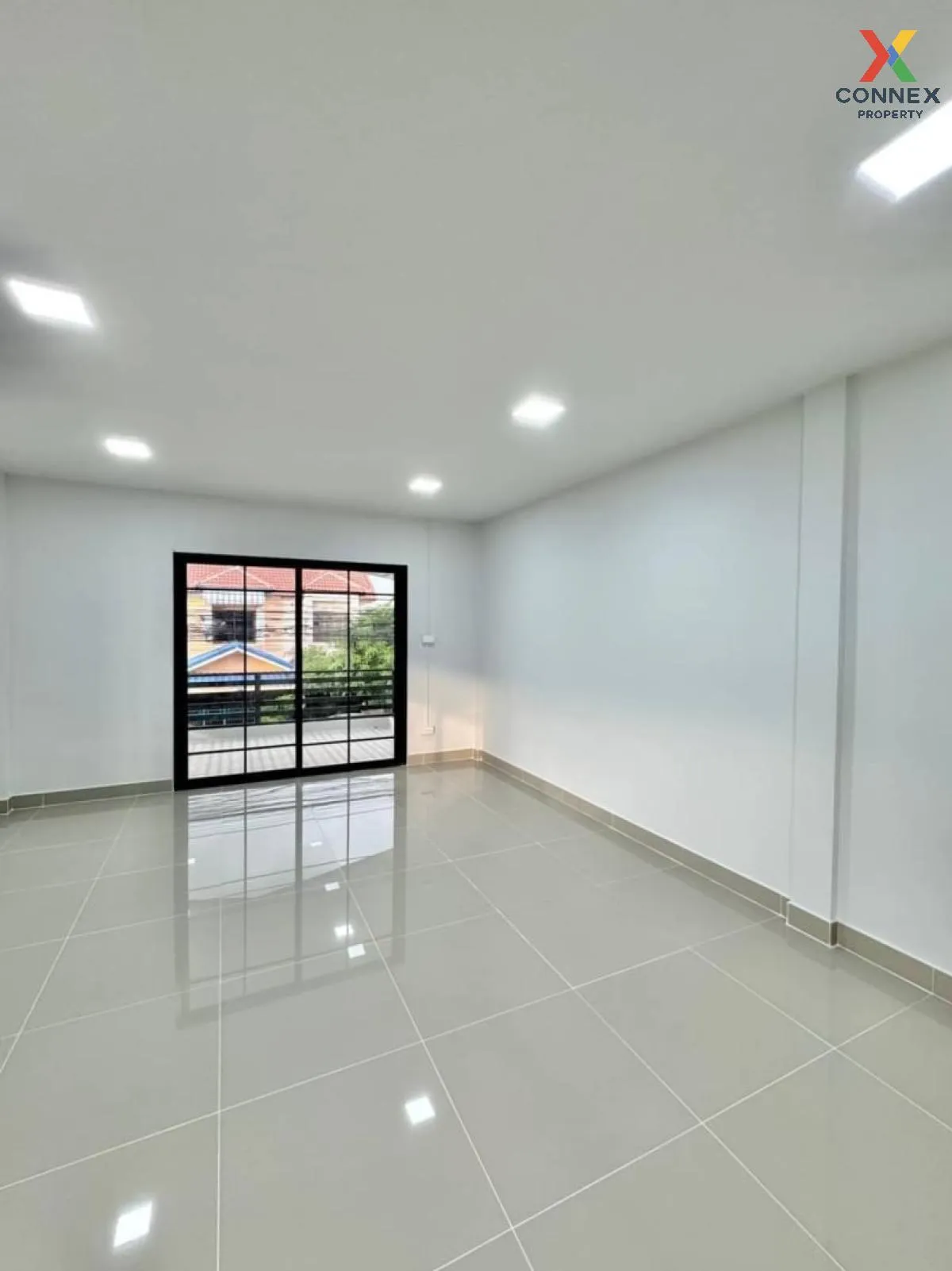 ขายทาวน์เฮ้าส์/ทาวน์โฮม  บ้านปิยวรารมย์ 3 ห้องมุม รีโนเวทใหม่ ไทร