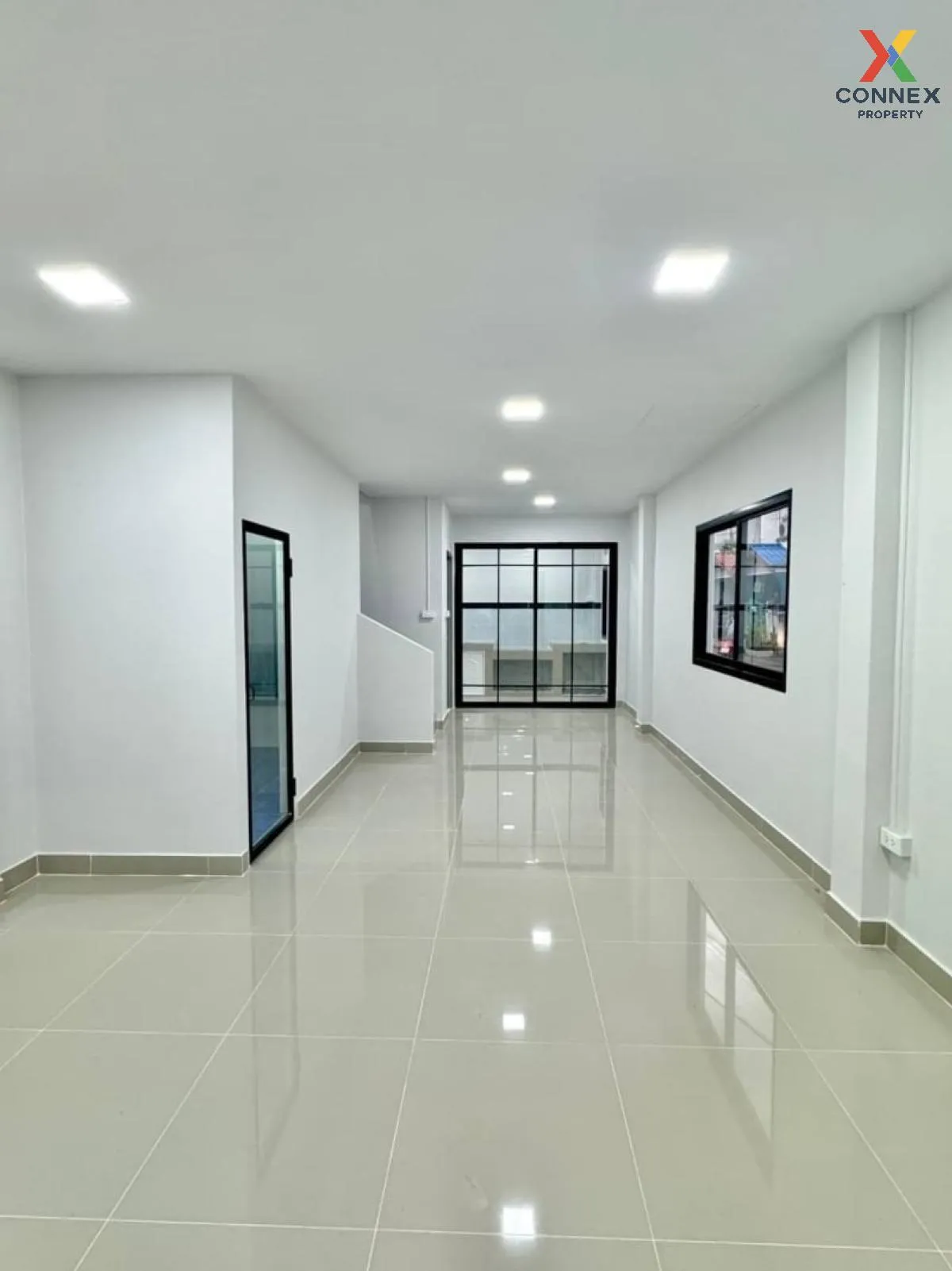 ขายทาวน์เฮ้าส์/ทาวน์โฮม  บ้านปิยวรารมย์ 3 ห้องมุม รีโนเวทใหม่ ไทร 3