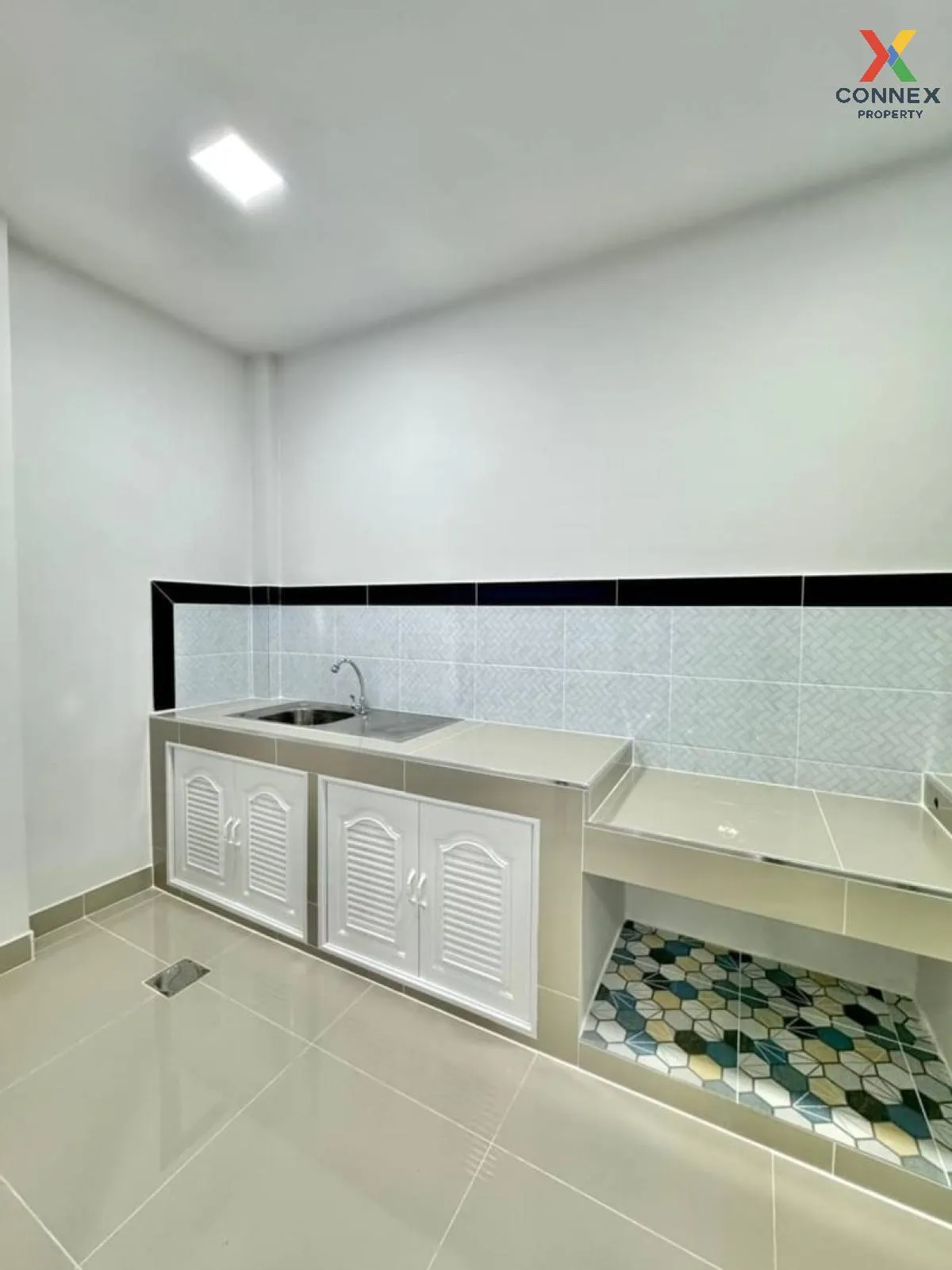 ขายทาวน์เฮ้าส์/ทาวน์โฮม  บ้านปิยวรารมย์ 3 ห้องมุม รีโนเวทใหม่ ไทร