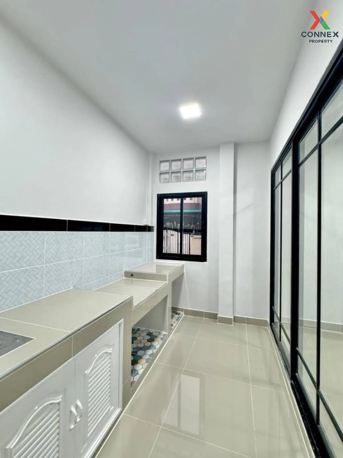 ขายทาวน์เฮ้าส์/ทาวน์โฮม  บ้านปิยวรารมย์ 3 ห้องมุม รีโนเวทใหม่ ไทร
