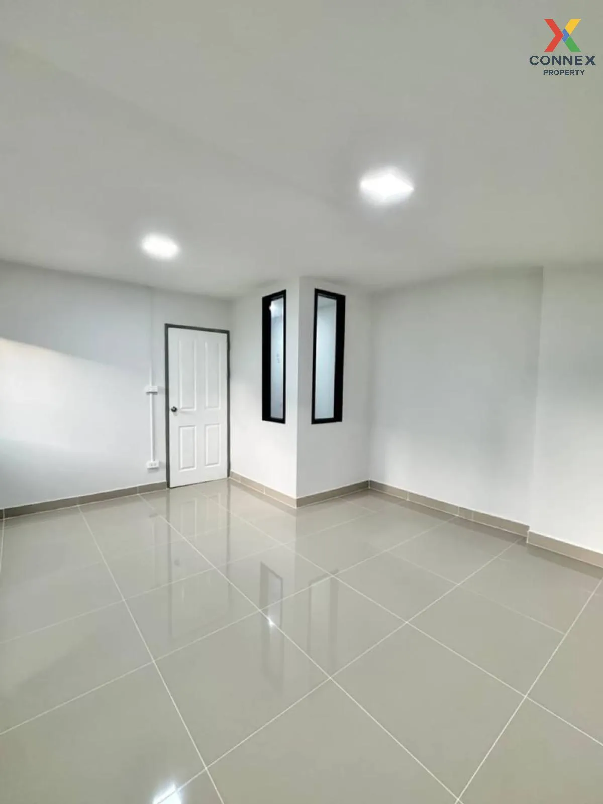 ขายทาวน์เฮ้าส์/ทาวน์โฮม  บ้านปิยวรารมย์ 3 ห้องมุม รีโนเวทใหม่ ไทร