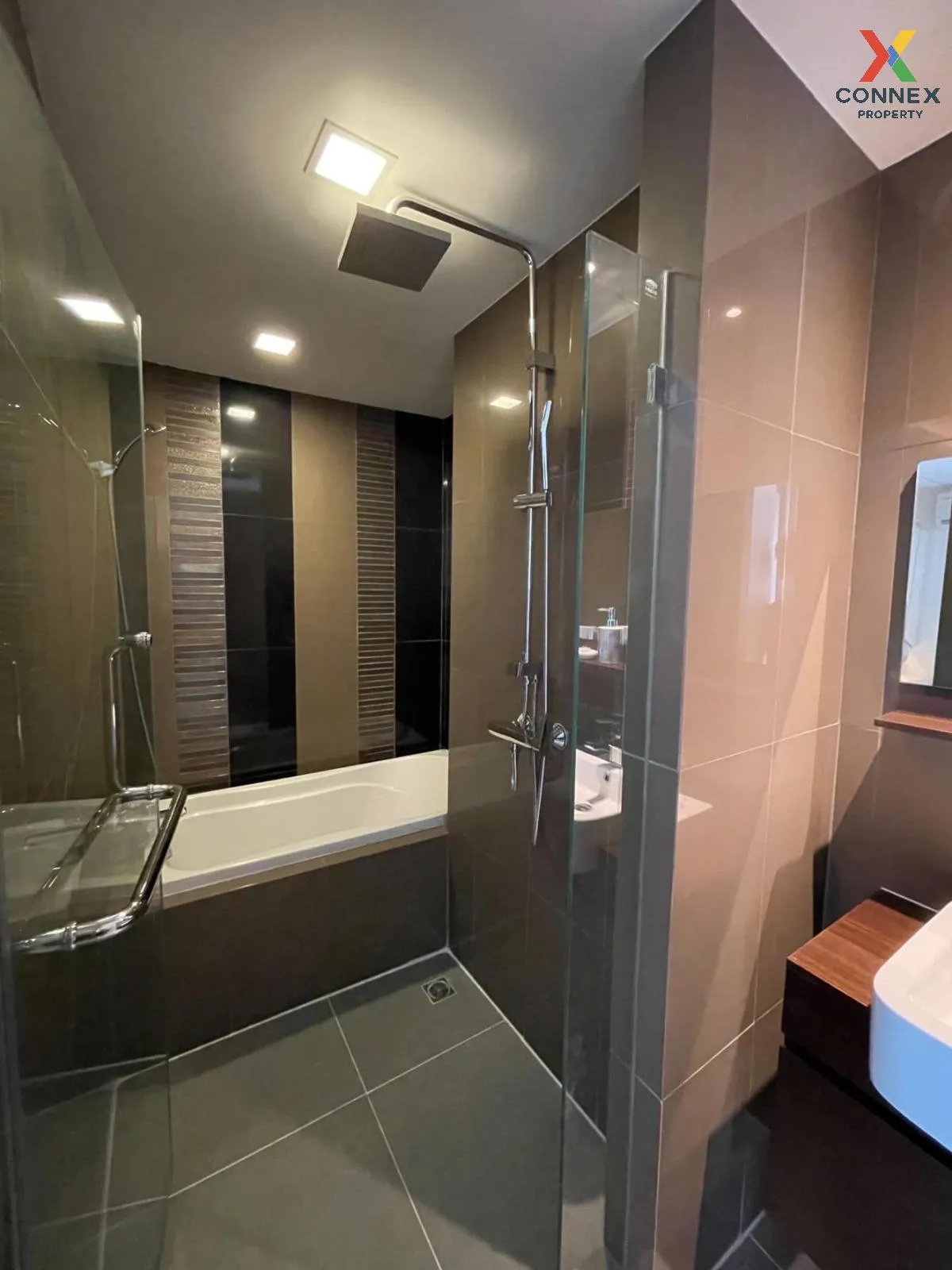 ขายคอนโด  อินเตอร์ ลักส์ พรีเมียร์ สุขุมวิท 13 MRT-เพชรบุรี คลองต