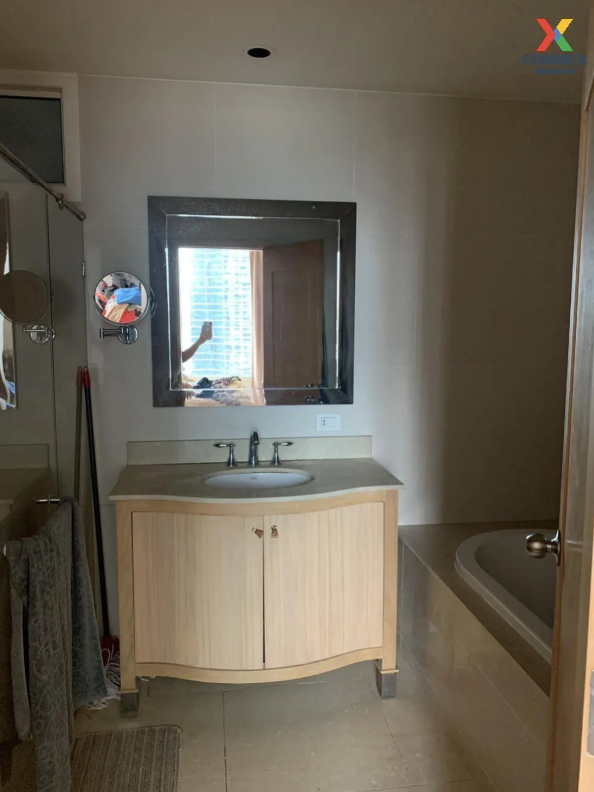 ขายคอนโด  ดิ เอ็มไพร์ เพลส BTS-ช่องนนทรี ยานนาวา เขต สาทร กรุงเทพ