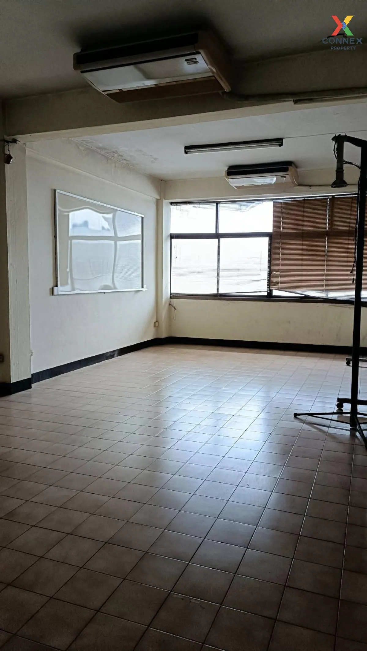 ขายขายอาคารพาณิชย์ 4ชั้น ติดรถไฟฟ้ารัชโยธิน 2คูหา  แขวงจันทรเกษม  3