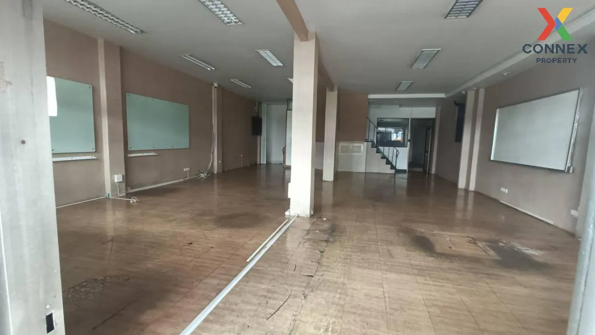 ขายขายอาคารพาณิชย์ 4ชั้น ติดรถไฟฟ้ารัชโยธิน 2คูหา  แขวงจันทรเกษม 