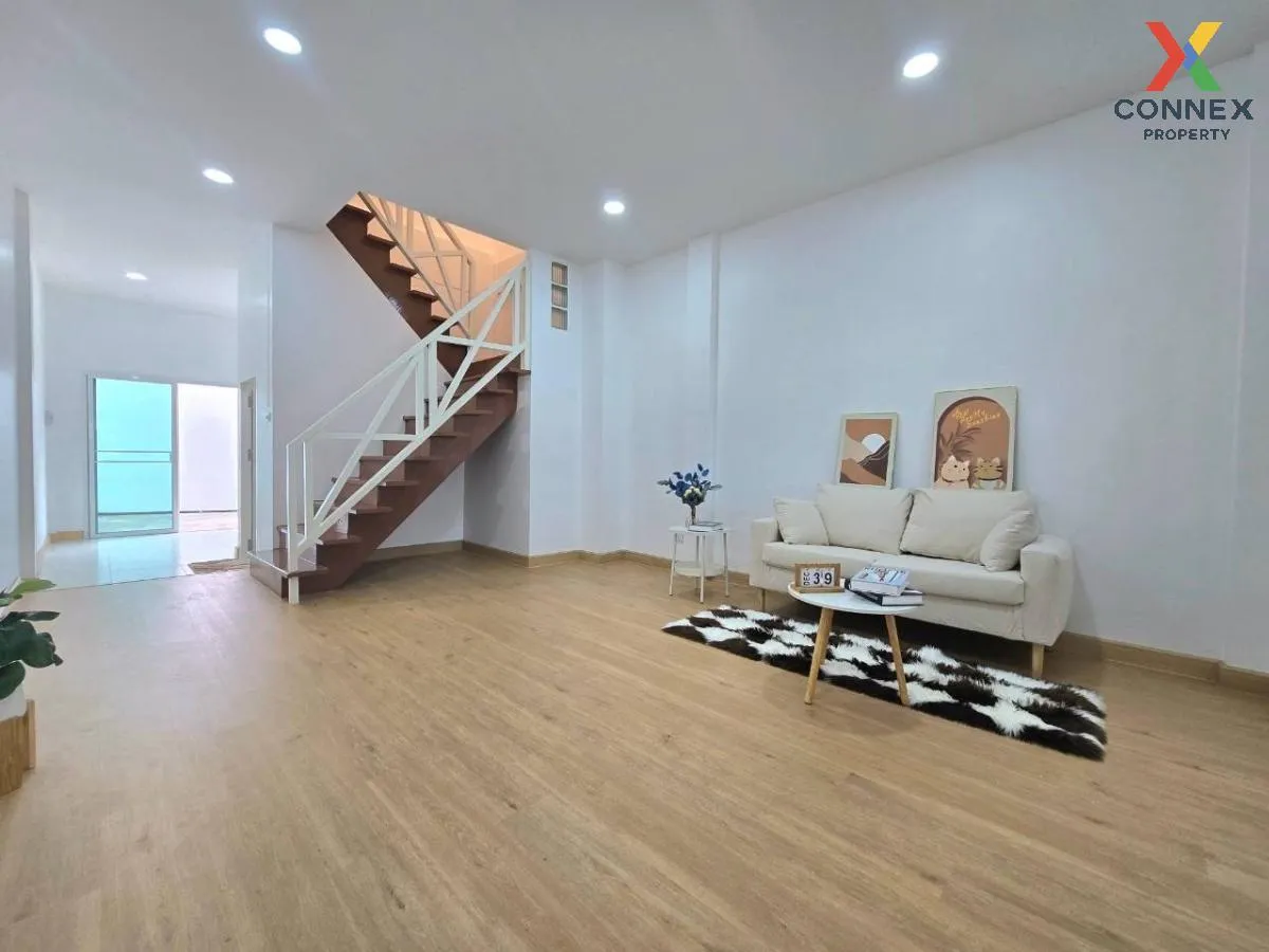 ขายทาวน์เฮ้าส์/ทาวน์โฮม  รุ่งเรืองธานี ปากเกร็ด รีโนเวทใหม่ บางพู