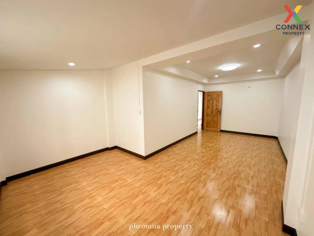 For Sale Townhouse/Townhome  , Baan Pim Thong , newly renovated , For Sale Townhouse/Townhome  , Baan Pim Thong , newly renovated ,