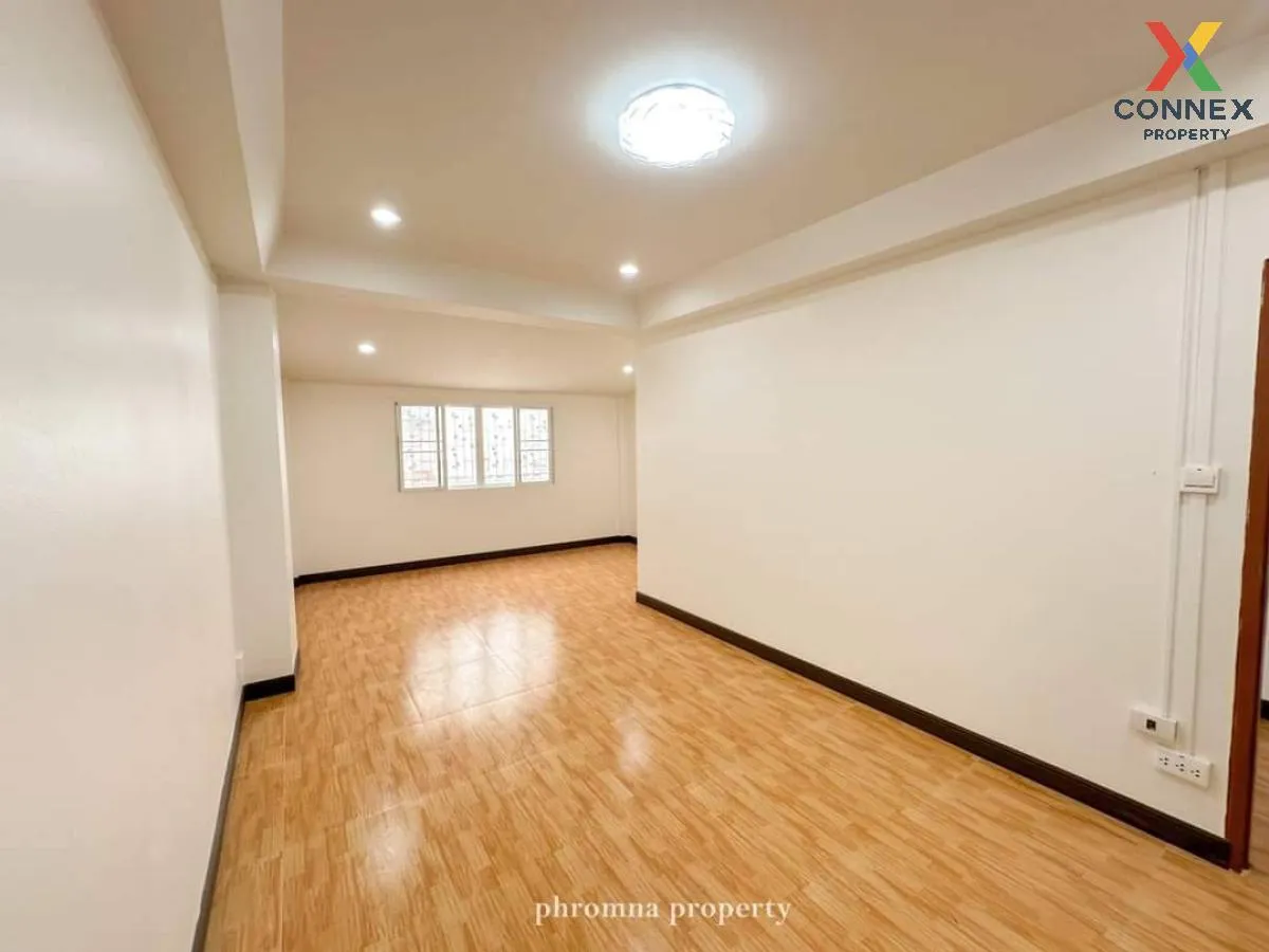 For Sale Townhouse/Townhome  , Baan Pim Thong , newly renovated , For Sale Townhouse/Townhome  , Baan Pim Thong , newly renovated ,