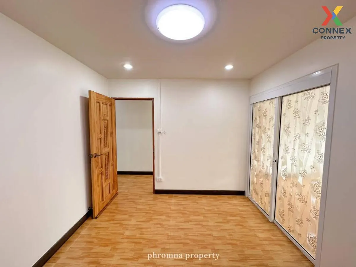 For Sale Townhouse/Townhome  , Baan Pim Thong , newly renovated , For Sale Townhouse/Townhome  , Baan Pim Thong , newly renovated ,