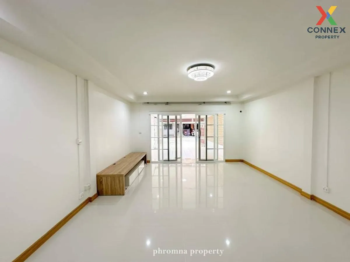 For Sale Townhouse/Townhome  , Baan Pim Thong , newly renovated , For Sale Townhouse/Townhome  , Baan Pim Thong , newly renovated ,