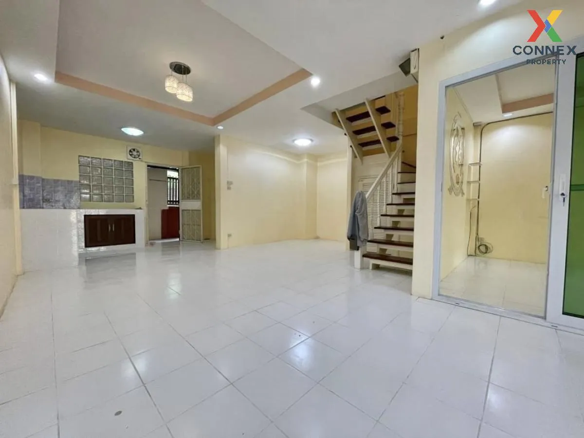 ขายทาวน์เฮ้าส์/ทาวน์โฮม  บ้านสุธาวี คลัสเตอร์เฮ้าส์ บางพลีใหญ่ บา 3