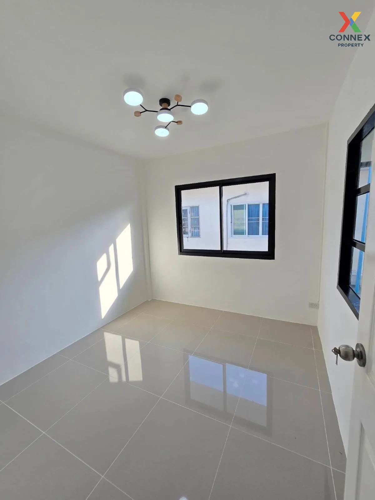 ขายทาวน์เฮ้าส์/ทาวน์โฮม  บ้านมนวดี รีโนเวทใหม่ บางคูรัด บางบัวทอง