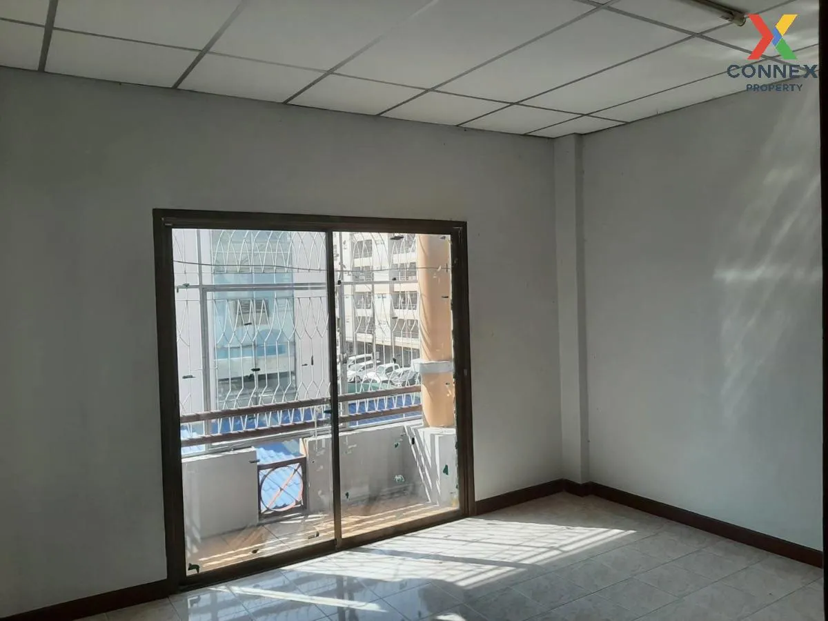 commercial building in front of Chatchai fresh market, Nava Nakor