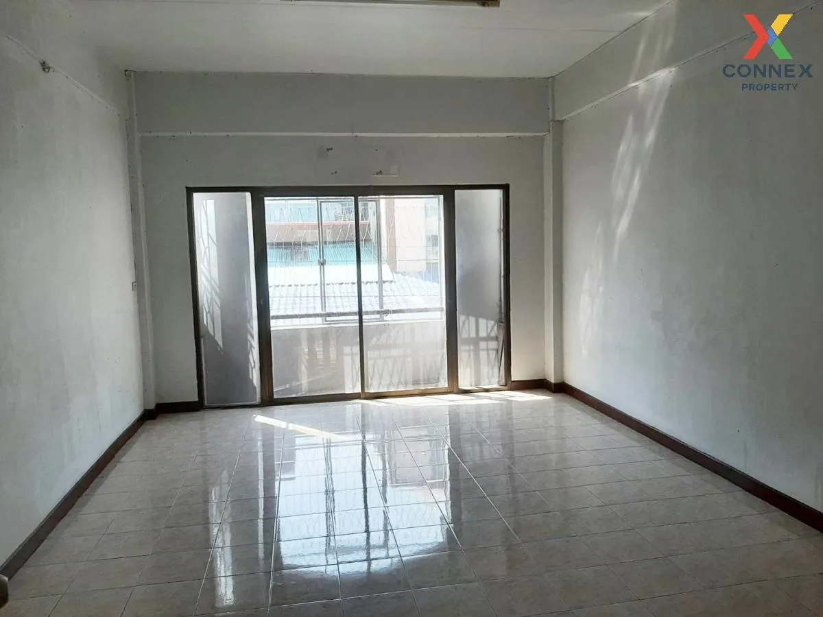 commercial building in front of Chatchai fresh market, Nava Nakor