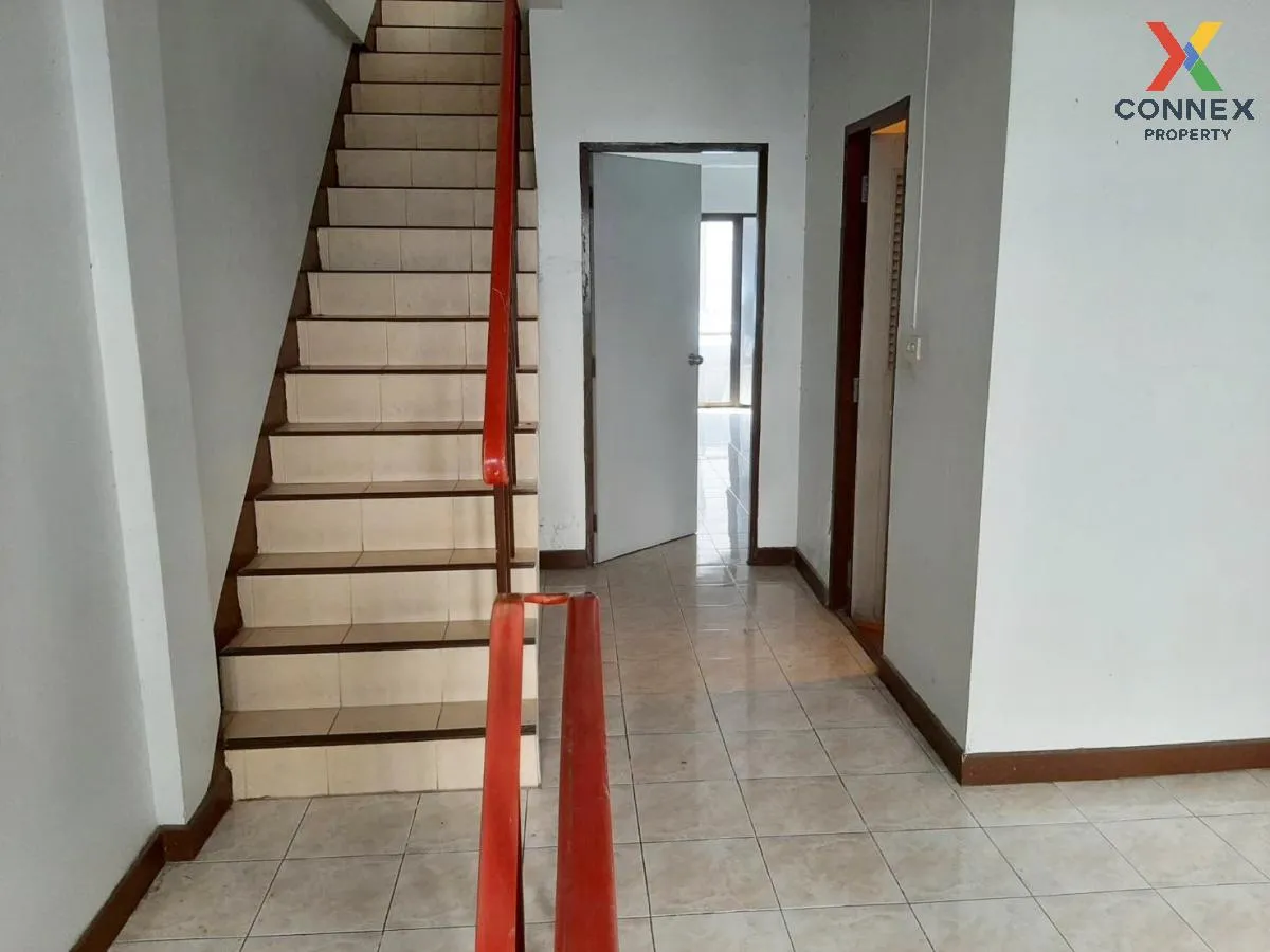 commercial building in front of Chatchai fresh market, Nava Nakor