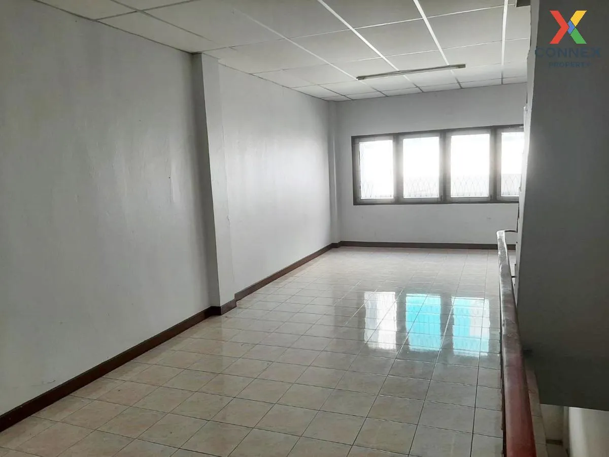 commercial building in front of Chatchai fresh market, Nava Nakor