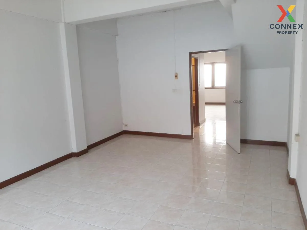 commercial building in front of Chatchai fresh market, Nava Nakor