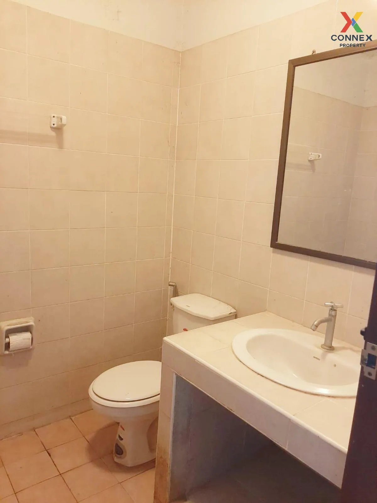 commercial building in front of Chatchai fresh market, Nava Nakor