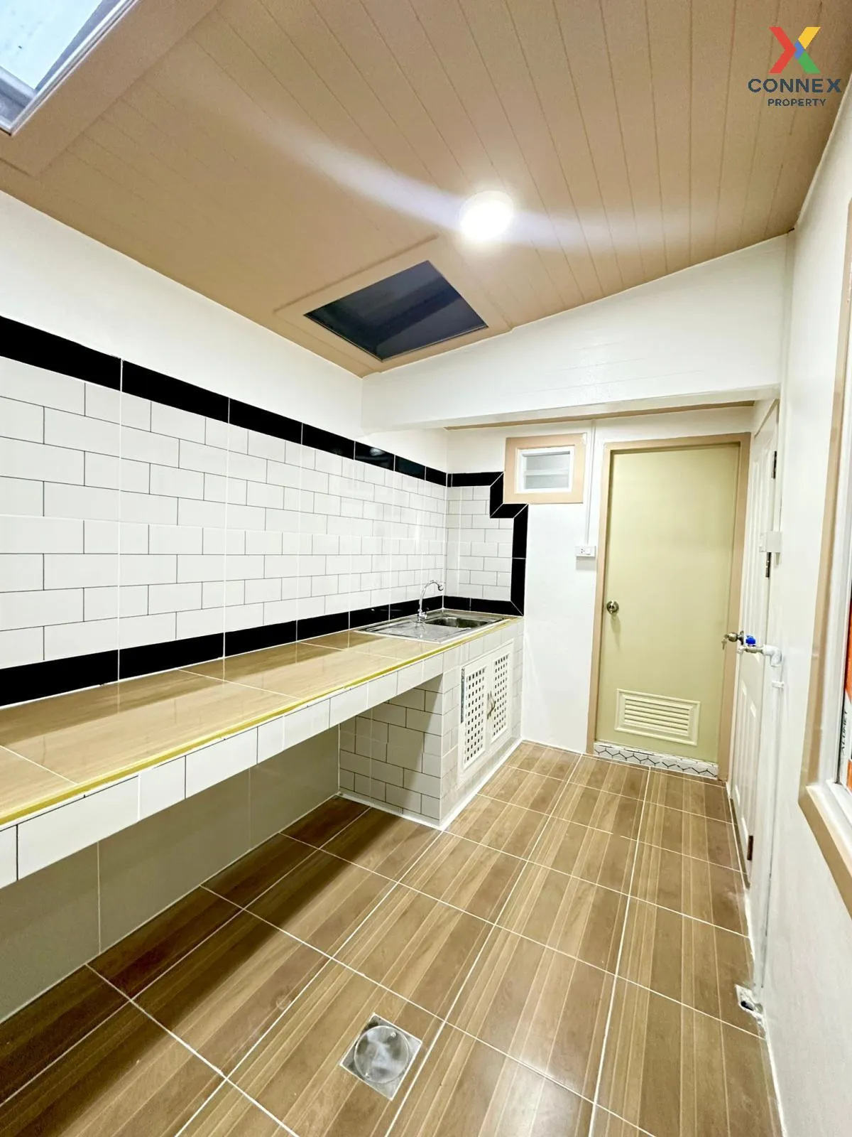 ขายทาวน์เฮ้าส์/ทาวน์โฮม  บ้านอาสาเฮ้าส์ 5 ห้องมุม รีโนเวทใหม่ บาง