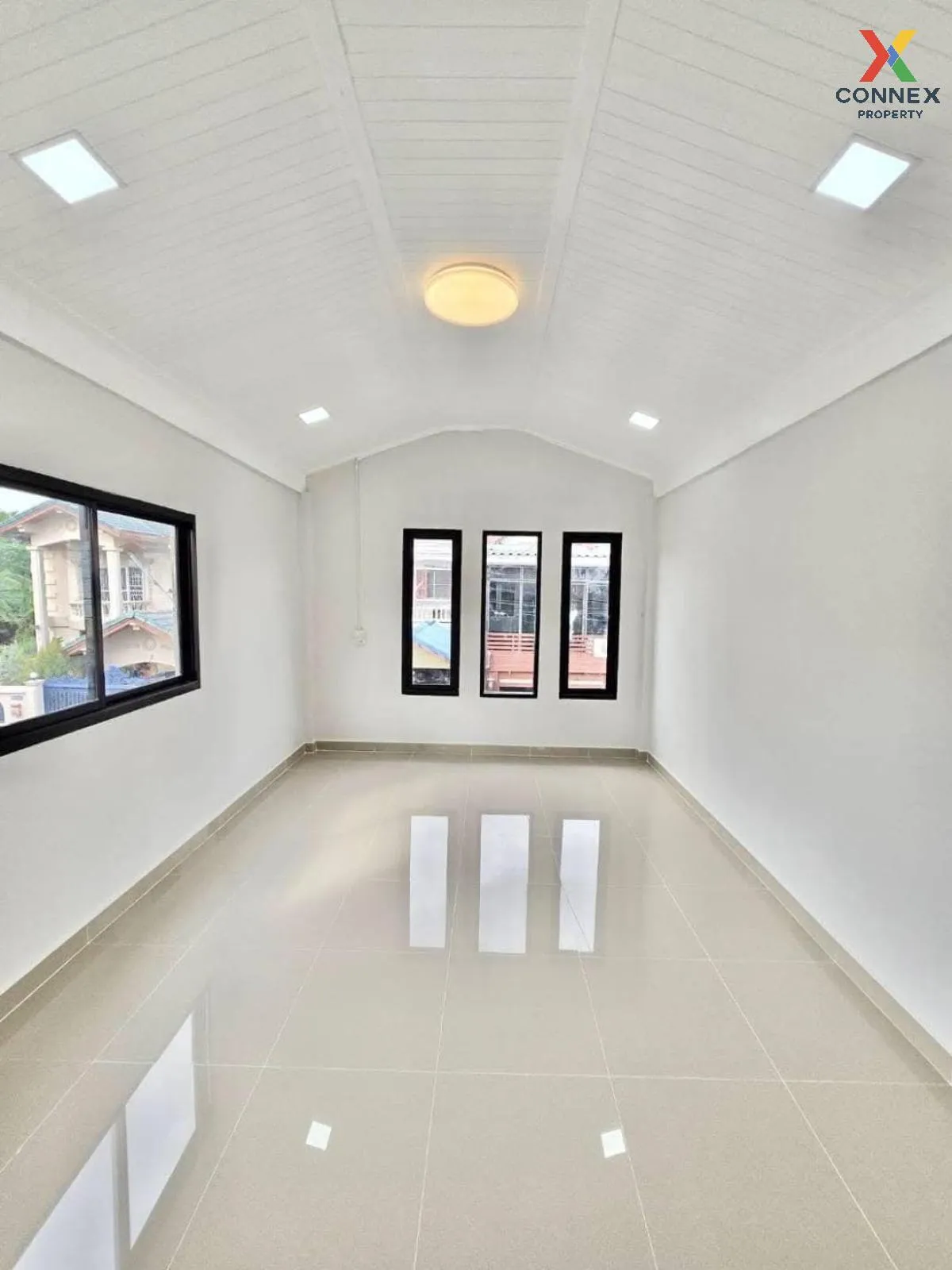 ขายทาวน์เฮ้าส์/ทาวน์โฮม  ลภาวัน โครงการ 5 ห้องมุม หน้ากว้าง รีโนเ