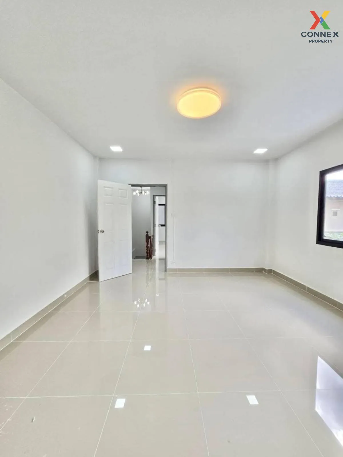 ขายทาวน์เฮ้าส์/ทาวน์โฮม  ลภาวัน โครงการ 5 ห้องมุม หน้ากว้าง รีโนเ