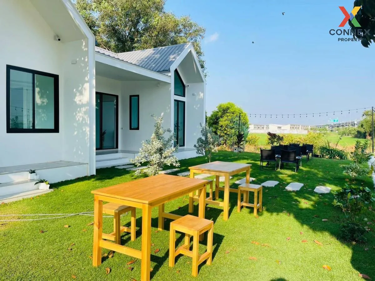 For Sale Land for sale with buildings Next to Chatuchot Road , Sa 1