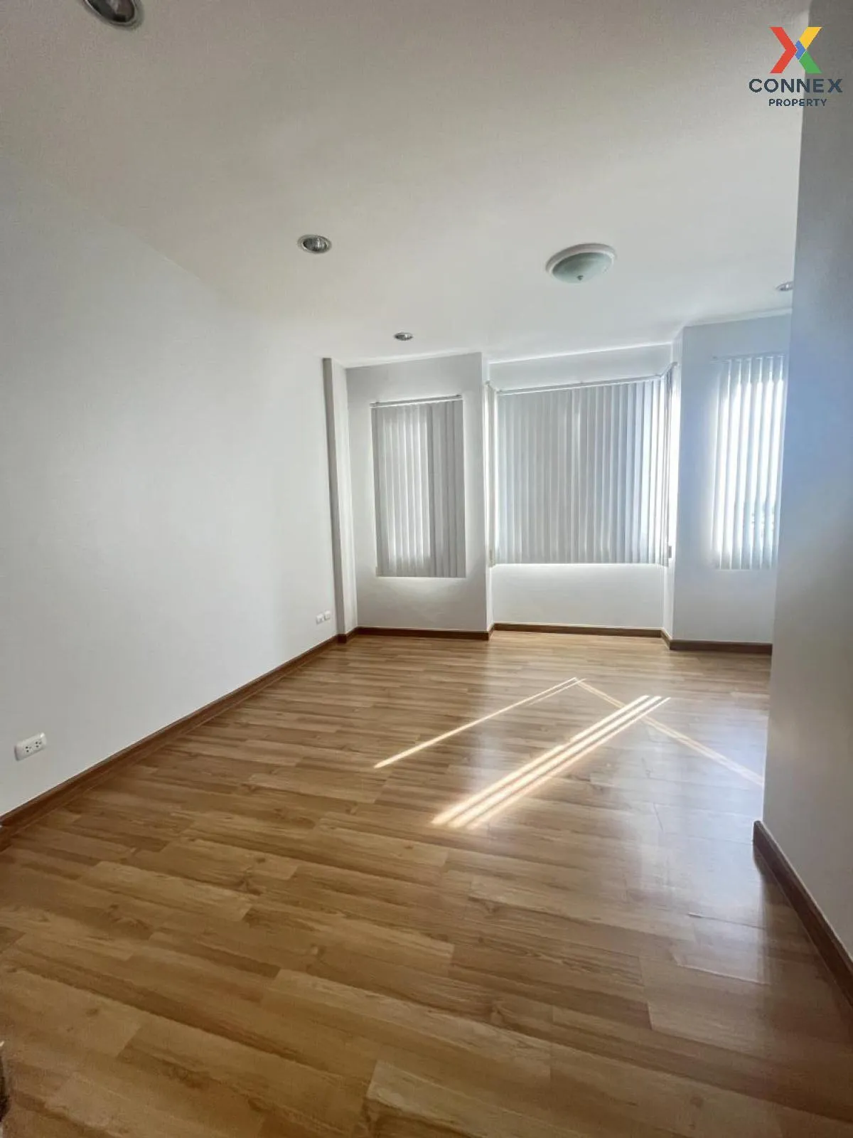 ขายทาวน์เฮ้าส์/ทาวน์โฮม  พรีเมี่ยม เพลส นวมินทร์ - สุขาภิบาล 1 คล