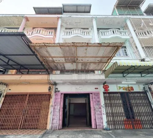 Commercial building for sale, Soi Phetkasem 42, width 4 meters, height 4 and a half floors.