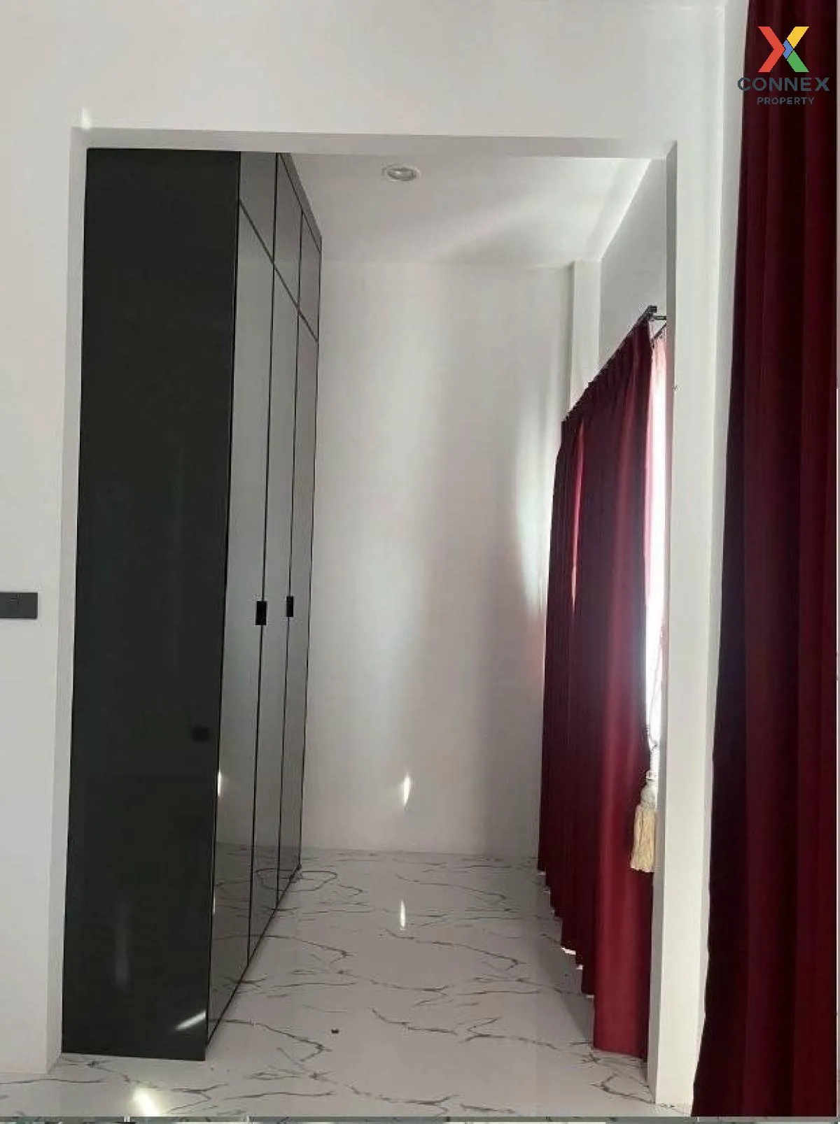 For Sale House , Verona by Un Ai Ruk , high floor , corner unit ,