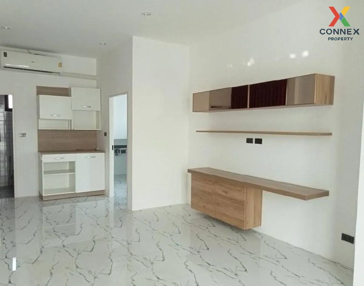 For Sale House , Verona by Un Ai Ruk , high floor , corner unit ,