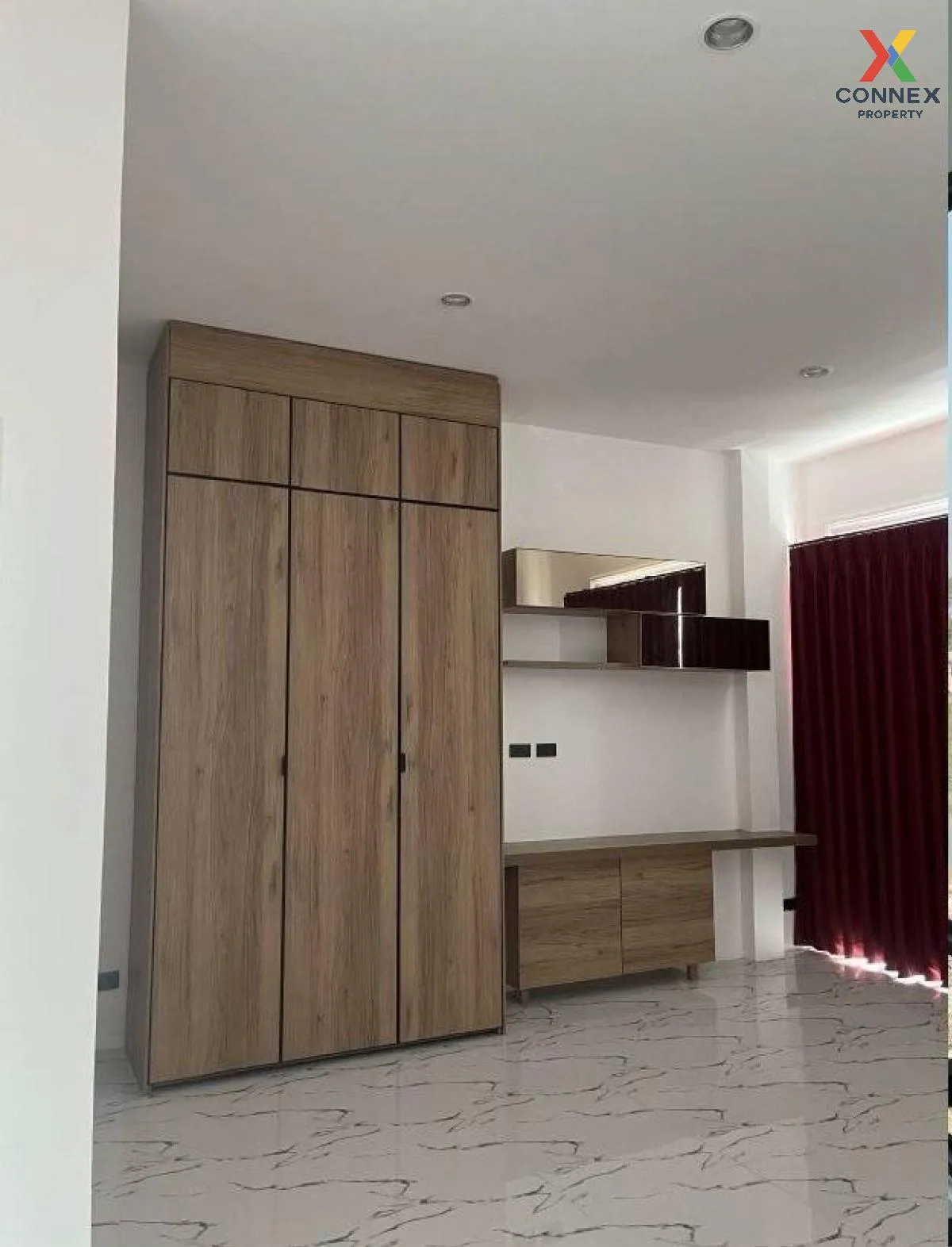 For Sale House , Verona by Un Ai Ruk , high floor , corner unit ,