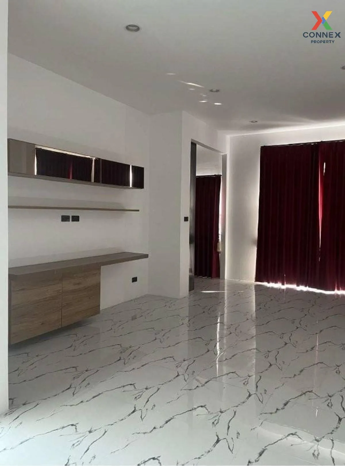For Sale House , Verona by Un Ai Ruk , high floor , corner unit ,