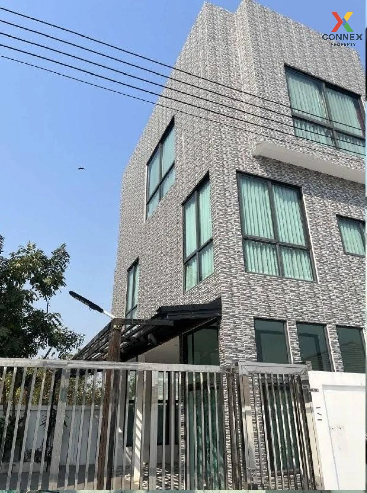 For Sale House , Verona by Un Ai Ruk , high floor , corner unit , 2