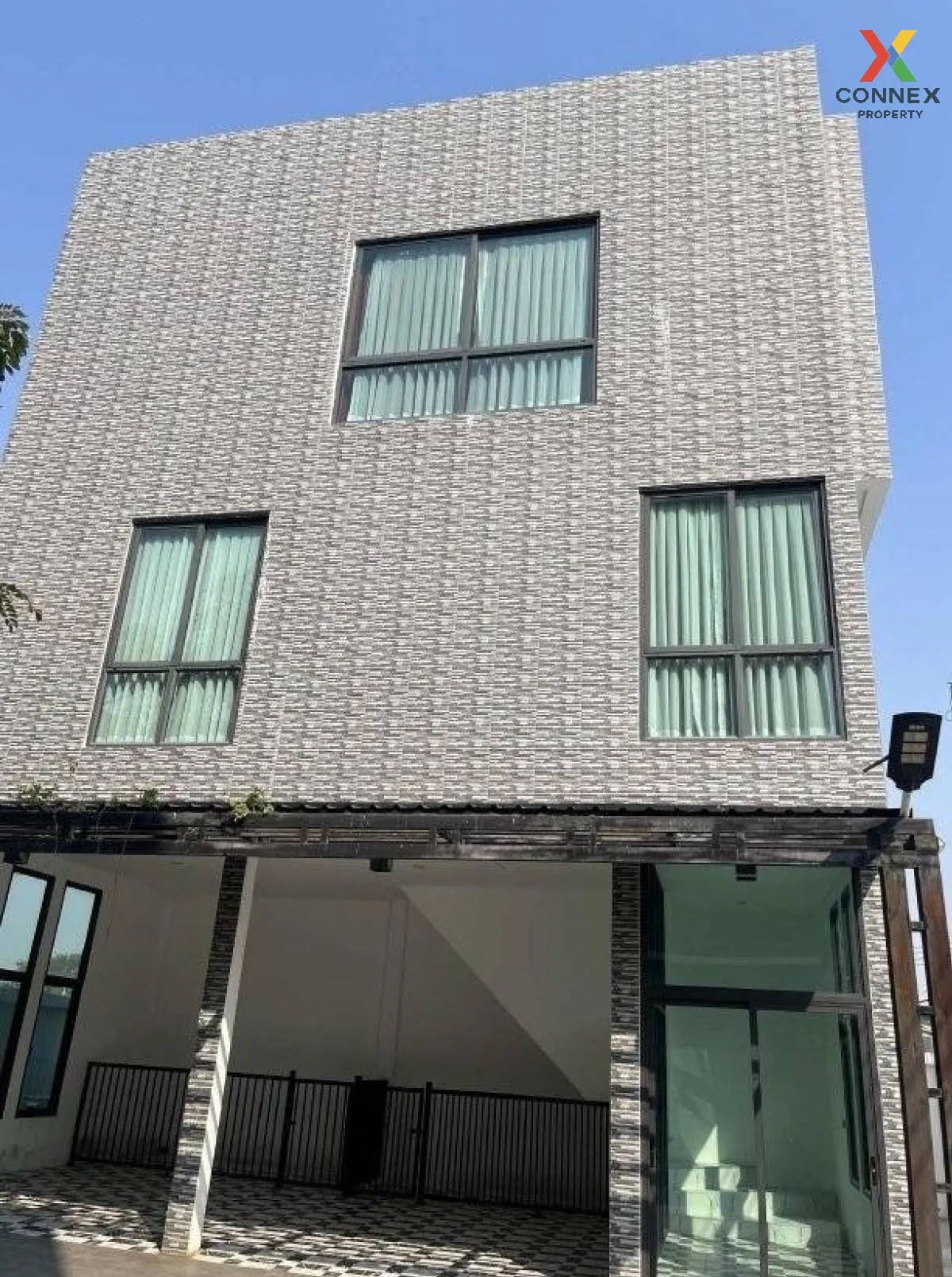 For Sale House , Verona by Un Ai Ruk , high floor , corner unit , 3