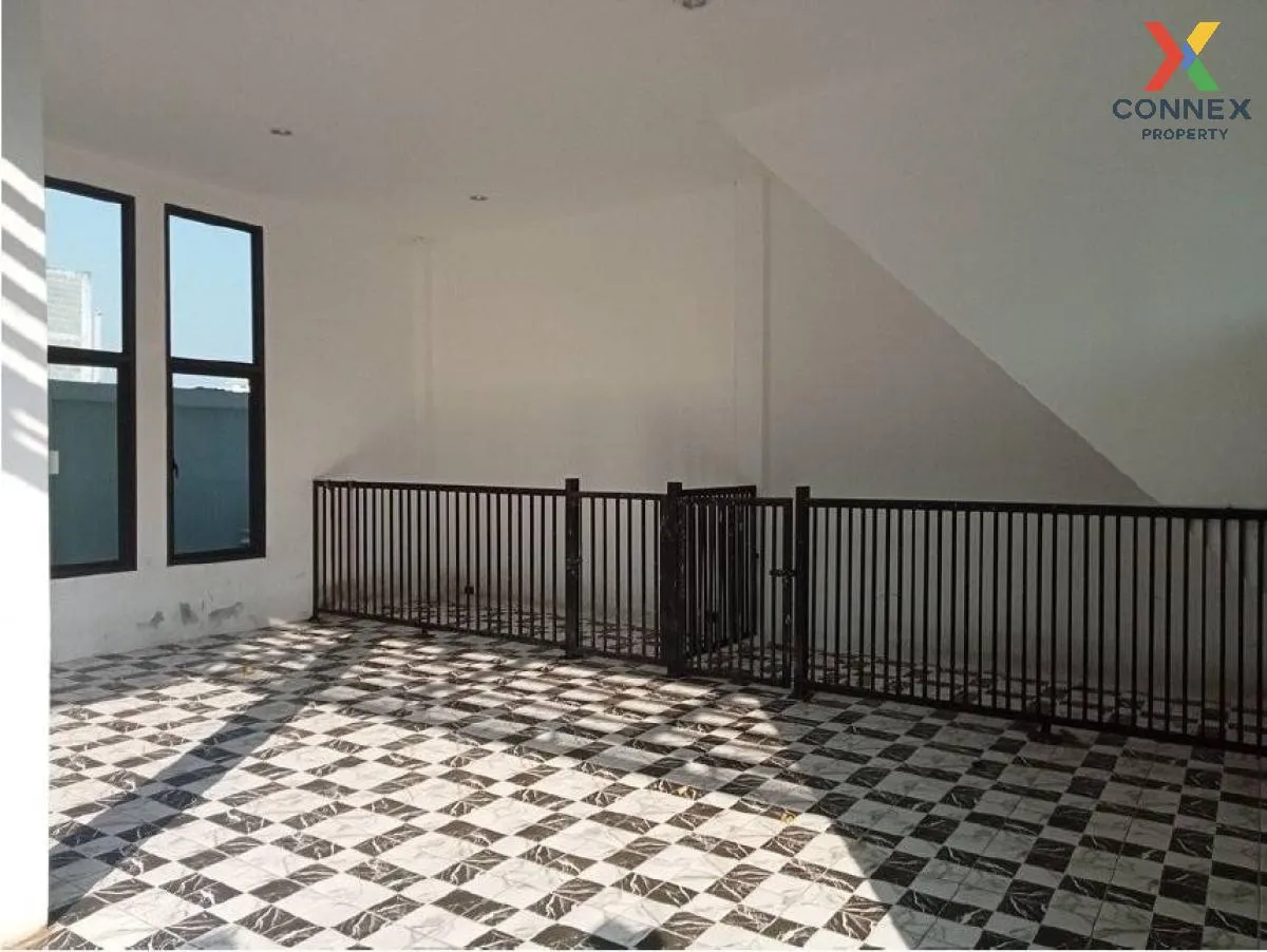For Sale House , Verona by Un Ai Ruk , high floor , corner unit ,