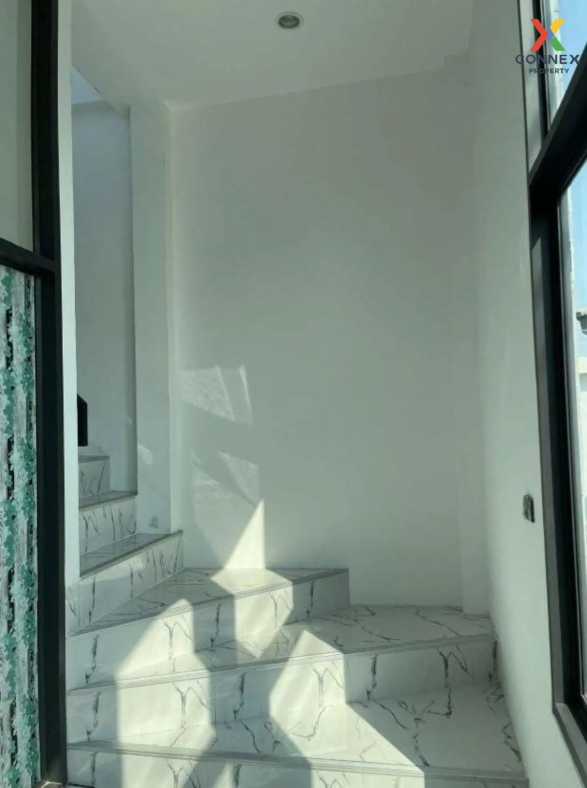 For Sale House , Verona by Un Ai Ruk , high floor , corner unit ,