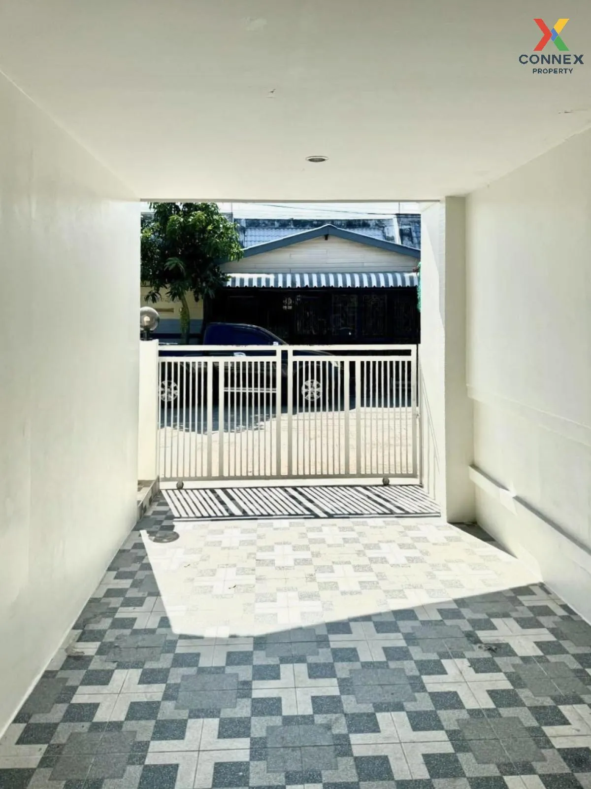 For Sale Townhouse/Townhome  , Baan Yu Charoen 2 , Lat Sawai , La