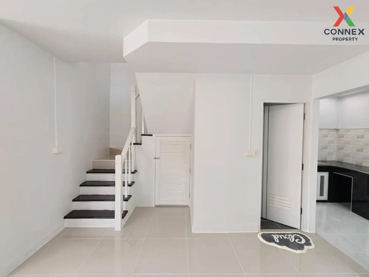 For Sale Townhouse/Townhome  , Baan Pruksa 33 Bangbuathong , corn