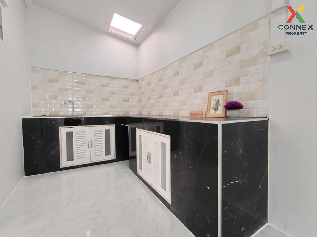 For Sale Townhouse/Townhome  , Baan Pruksa 33 Bangbuathong , corn